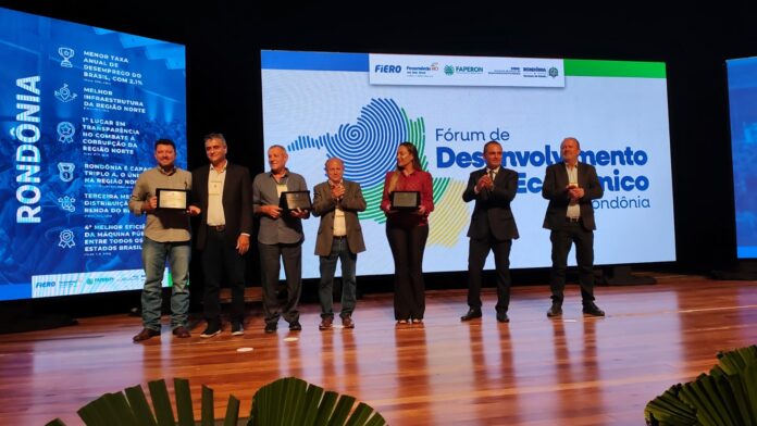 O presidente da FAPERON, Hélio Dias, acompanhou o evento na companhia dos colaboradores do sistema