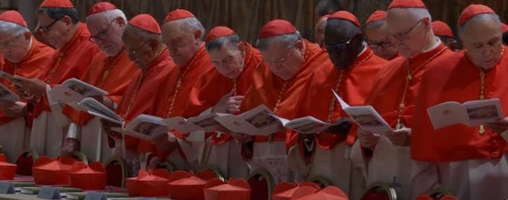 Tradição se mantém: Cardeal Dominique Mamberti anunciará o novo papa com o "Habemus Papam"