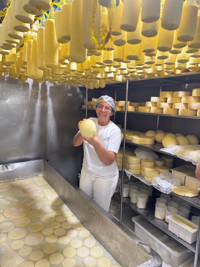 Luzinete Fernandes, uma empreendedora do Campo, que Transformou Leite em Prêmios